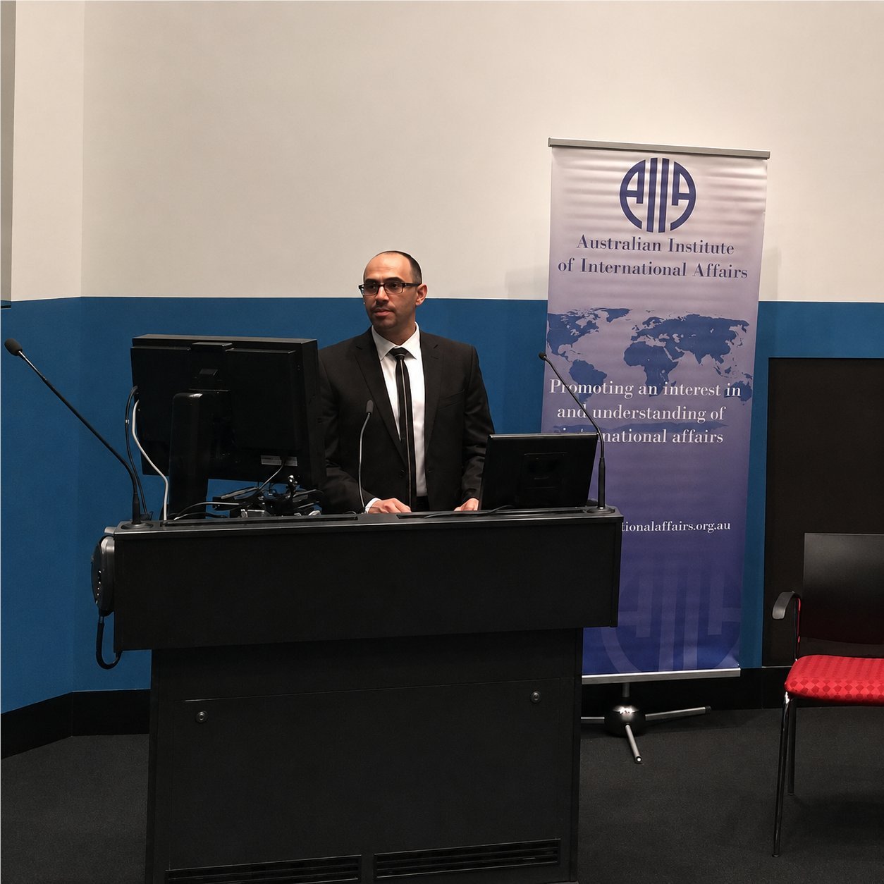 Mohanned Qassar presenting at a professional forum